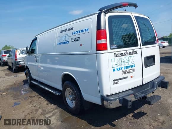 2018 Chevrolet Express Cargo with VIN 1GCWGAFG0J1909366, listed as a IAAI auction lot 42105840 with 533,910 mi miles and . Bid and sale history available at DreamBid. Image 3.