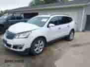 2017 Chevrolet Traverse LT z VIN 1GNKVGKDXHJ133123, wystawiony jako IAAI lot #43049708 z przebiegiem 117 382 mil mil oraz . Historia ofert i sprzedaży dostępna na DreamBid. Obrazek 2.