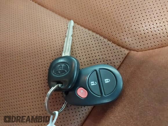 2017 Toyota Tundra Platinum с VIN 5TFAY5F12HX655824, выставлен на аукционе IAAI как лот 42902032 с пробегом 116 161 миль миль и . История ставок и продаж доступна на DreamBid. Изображение 11.