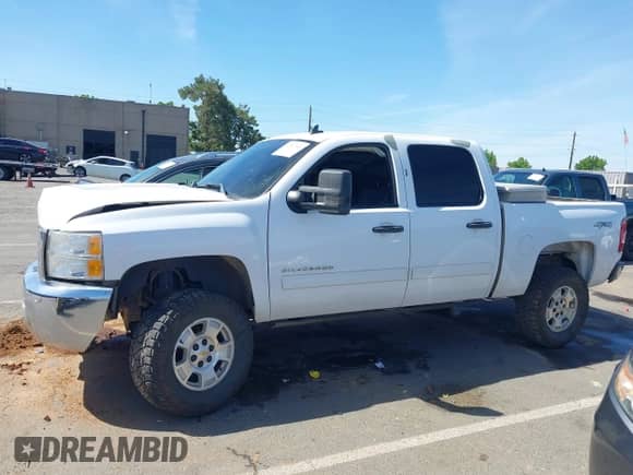 2013 Chevrolet Silverado 1500 LT z VIN 3GCPKSE73DG330355, wystawiony jako IAAI lot #42241946 z przebiegiem Nie podano mil oraz . Historia ofert i sprzedaży dostępna na DreamBid. Obrazek 13.