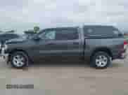 2023 Ram 1500 Big Horn z VIN 1C6RREFG1PN600402, wystawiony jako IAAI lot #42330853 z przebiegiem 52 379 mil mil oraz . Historia ofert i sprzedaży dostępna na DreamBid. Obrazek 14.