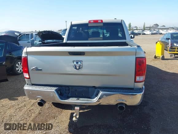 2009 Dodge 1500 Sport z VIN 1D3HB13T69J505466, wystawiony jako IAAI lot #42278465 z przebiegiem 228 700 mil mil oraz . Historia ofert i sprzedaży dostępna na DreamBid. Obrazek 16.