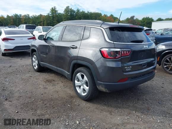 2021 Jeep Compass Altitude with VIN 3C4NJDBB2MT544968, listed as a IAAI auction lot 43290578 with 23,901 mi miles and . Bid and sale history available at DreamBid. Image 3.