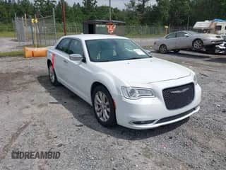 2018 Chrysler 300 Limited z VIN 2C3CCAKG3JH177471, wystawiony jako IAAI lot #43104604 z przebiegiem 99 879 mil mil oraz . Historia ofert i sprzedaży dostępna na DreamBid. Obrazek 1.