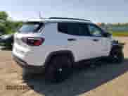 2024 Jeep Compass Latitude Lux с VIN 3C4NJDFN5RT579970, выставлен на аукционе Copart как лот 63018115 с пробегом 11 683 миль миль и Списание • Salvage title. История ставок и продаж доступна на DreamBid. Изображение 3.