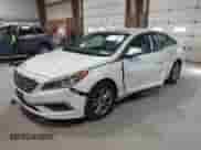 2016 Hyundai Sonata SE z VIN 5NPE24AF3GH434985, wystawiony jako IAAI lot #43488156 z przebiegiem 144 540 mil mil oraz . Historia ofert i sprzedaży dostępna na DreamBid. Obrazek 2.