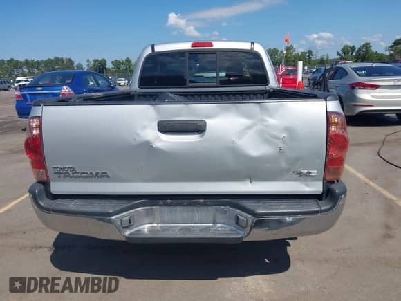 2006 Toyota Tacoma z VIN 5TETX22N16Z241135, wystawiony jako IAAI lot #43175819 z przebiegiem 360 065 mil mil oraz . Historia ofert i sprzedaży dostępna na DreamBid. Obrazek 17.
