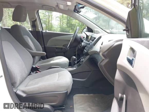 2014 Chevrolet Sonic LS с VIN 1G1JA6SH5E4141114, выставлен на аукционе IAAI как лот 42995341 с пробегом 117 743 миль миль и . История ставок и продаж доступна на DreamBid. Изображение 5.