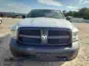 2022 Ram 1500 Tradesman z VIN 1C6RR6FG2NS231585, wystawiony jako Copart lot #63339205 z przebiegiem 64 416 mil mil oraz Szkoda całkowita • Salvage title. Historia ofert i sprzedaży dostępna na DreamBid. Obrazek 5.