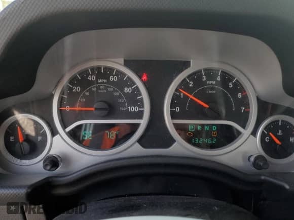 2010 Jeep Wrangler Islander z VIN 1J4AA2D16AL171507, wystawiony jako Copart lot #61957905 z przebiegiem 132 462 mil mil oraz Czysty tytuł • Clean title. Historia ofert i sprzedaży dostępna na DreamBid. Obrazek 9.