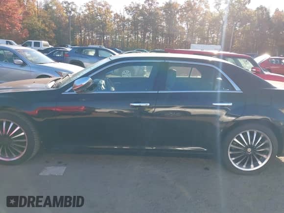 2013 Chrysler 300 C с VIN 2C3CCAET9DH532561, выставлен на аукционе IAAI как лот 43541095 с пробегом 173 621 миль миль и . История ставок и продаж доступна на DreamBid. Изображение 14.