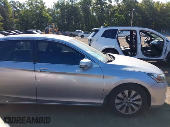 2013 Honda Accord EX-L z VIN 1HGCR2F89DA205457, wystawiony jako IAAI lot #43080326 z przebiegiem 185 737 mil mil oraz . Historia ofert i sprzedaży dostępna na DreamBid. Obrazek 13.