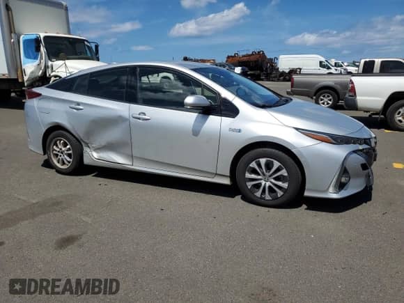2020 Toyota Prius XLE with VIN JTDKARFP3L3155594, listed as a Copart auction lot 65476205 with 49,951 mi miles and Salvage title. Bid and sale history available at DreamBid. Image 4.