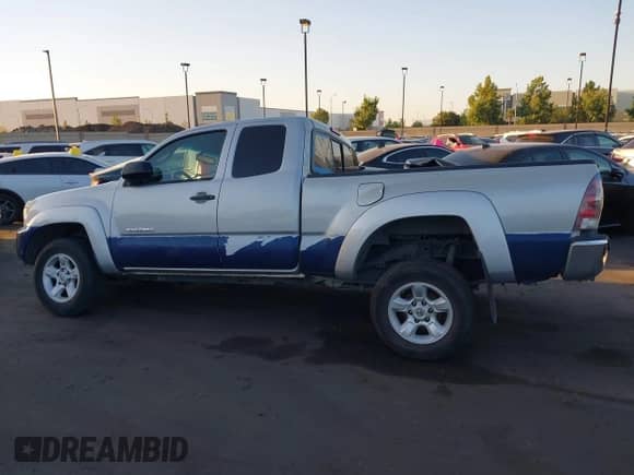 2013 Toyota Tacoma PreRunner z VIN 5TFTX4GN8DX023413, wystawiony jako IAAI lot #43116107 z przebiegiem 222 636 mil mil oraz . Historia ofert i sprzedaży dostępna na DreamBid. Obrazek 15.