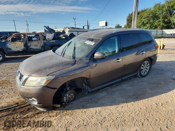 2016 Nissan Pathfinder S z VIN 5N1AR2MN8GC645365, wystawiony jako Copart lot #85351525 z przebiegiem 172 741 mil mil oraz Szkoda całkowita • Salvage title. Historia ofert i sprzedaży dostępna na DreamBid. Obrazek 1.