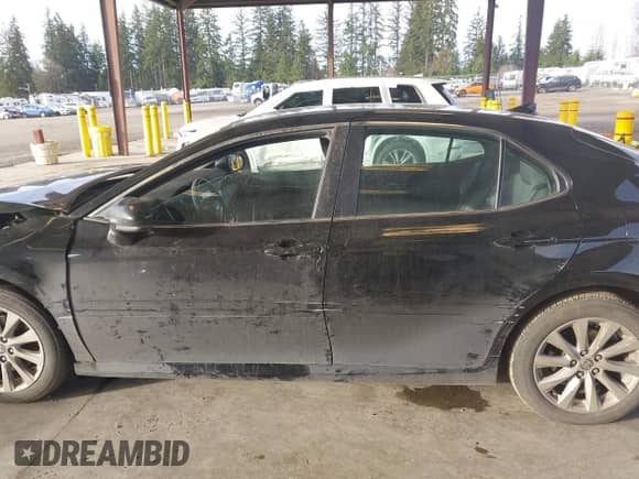 2020 Toyota Camry LE z VIN 4T1C11AKXLU363530, wystawiony jako IAAI lot #41670307 z przebiegiem 86 459 mil mil oraz . Historia ofert i sprzedaży dostępna na DreamBid. Obrazek 14.