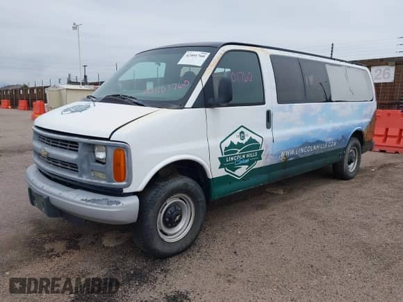 2002 Chevrolet Express with VIN 1GAHG39R121207679, listed as a IAAI auction lot 42401760 with 98,659 mi miles and . Bid and sale history available at DreamBid. Image 2.