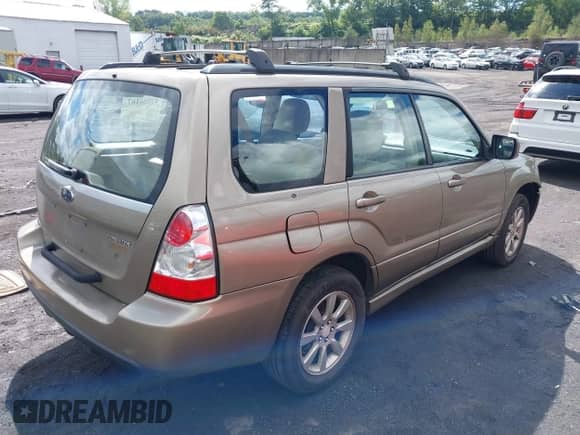 2008 Subaru Forester X with VIN JF1SG65638H724773, listed as a IAAI auction lot 43086167 with 192,291 mi miles and . Bid and sale history available at DreamBid. Image 4.