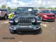 2022 Jeep Wrangler Unlimited Sahara z VIN 1C4JJXP69NW198960, wystawiony jako IAAI lot #42255807 z przebiegiem 23 789 mil mil oraz . Historia ofert i sprzedaży dostępna na DreamBid. Obrazek 12.