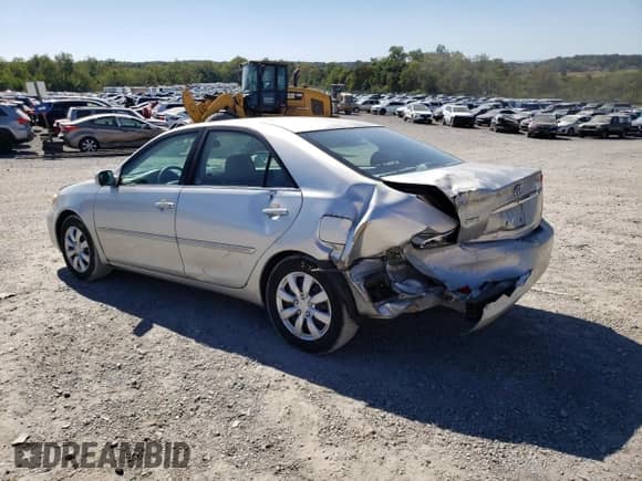 2002 Toyota Camry XLE z VIN 4T1BE32K22U636985, wystawiony jako Copart lot #84587305 z przebiegiem 150 719 mil mil oraz Szkoda całkowita • Salvage title. Historia ofert i sprzedaży dostępna na DreamBid. Obrazek 2.