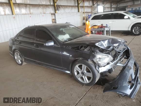 2011 Mercedes-Benz C 300 Sport z VIN WDDGF8BB9BR156620, wystawiony jako Copart lot #85913575 z przebiegiem Nie podano mil oraz Szkoda całkowita • Salvage title. Historia ofert i sprzedaży dostępna na DreamBid. Obrazek 4.