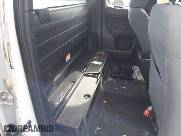 2016 Toyota Tacoma SR z VIN 5TFRX5GN0GX072772, wystawiony jako IAAI lot #43146796 z przebiegiem 122 312 mil mil oraz . Historia ofert i sprzedaży dostępna na DreamBid. Obrazek 8.