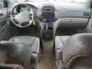 2004 Toyota Sienna XLE z VIN 5TDZA22CX4S194448, wystawiony jako Copart lot #86598465 z przebiegiem 102 643 mil mil oraz Czysty tytuł • Clean title. Historia ofert i sprzedaży dostępna na DreamBid. Obrazek 8.