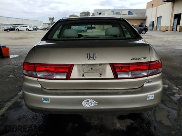 2003 Honda Accord LX с VIN 1HGCM66323A100428, выставлен на аукционе Copart как лот 65621075 с пробегом 221 315 миль миль и Списание • Salvage title. История ставок и продаж доступна на DreamBid. Изображение 6.