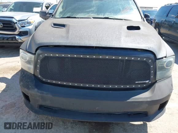 2013 Ram 1500 Express z VIN 1C6RR6FT4DS680729, wystawiony jako IAAI lot #43316356 z przebiegiem 182 634 mil mil oraz . Historia ofert i sprzedaży dostępna na DreamBid. Obrazek 6.