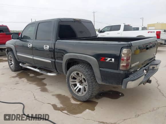 2005 GMC Sierra 1500 SLE with VIN 2GTEK13TX51390130, listed as a IAAI auction lot 42024902 with 216,341 mi miles and . Bid and sale history available at DreamBid. Image 3.