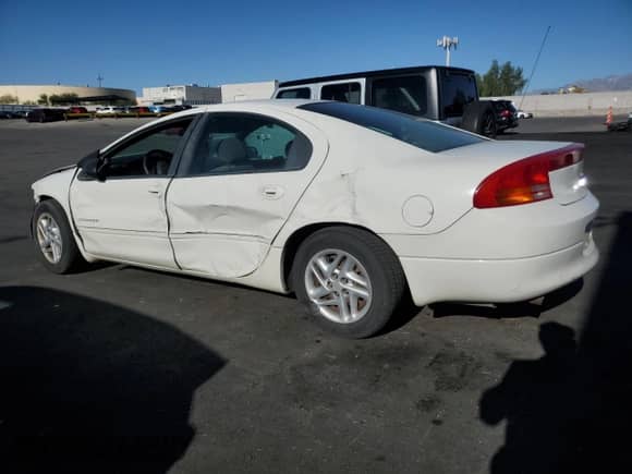 2000 Dodge Intrepid z VIN 2B3HD46R8YH382677, wystawiony jako Copart lot #63793105 z przebiegiem 105 334 mil mil oraz Szkoda całkowita • Salvage title. Historia ofert i sprzedaży dostępna na DreamBid. Obrazek 2.