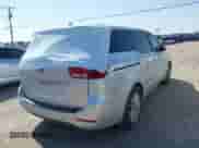 2017 Kia Sedona L z VIN KNDMA5C15H6258913, wystawiony jako IAAI lot #42667080 z przebiegiem 236 537 mil mil oraz . Historia ofert i sprzedaży dostępna na DreamBid. Obrazek 4.