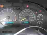 1998 Chevrolet Blazer LS z VIN 1GNDT13W3W2192985, wystawiony jako IAAI lot #42642518 z przebiegiem 139 608 mil mil oraz . Historia ofert i sprzedaży dostępna na DreamBid. Obrazek 7.