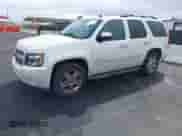2010 Chevrolet Tahoe LTZ z VIN 1GNUCCE03AR238688, wystawiony jako IAAI lot #41775032 z przebiegiem 215 614 mil mil oraz . Historia ofert i sprzedaży dostępna na DreamBid. Obrazek 2.