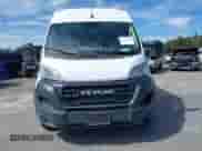 2023 Ram ProMaster Cargo z VIN 3C6LRVDG1PE563915, wystawiony jako IAAI lot #43157899 z przebiegiem 60 680 mil mil oraz . Historia ofert i sprzedaży dostępna na DreamBid. Obrazek 12.