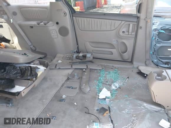 2008 Toyota Sienna XLE z VIN 5TDBK22C08S021333, wystawiony jako IAAI lot #42182716 z przebiegiem Nie podano mil oraz . Historia ofert i sprzedaży dostępna na DreamBid. Obrazek 8.