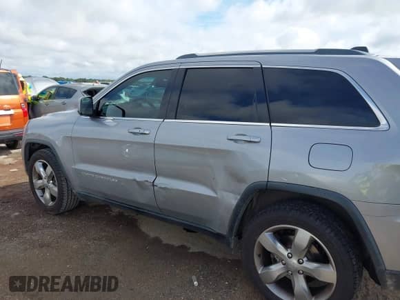 2014 Jeep Grand Cherokee Laredo with VIN 1C4RJEAG0EC151049, listed as a IAAI auction lot 43293620 with 199,259 mi miles and . Bid and sale history available at DreamBid. Image 14.