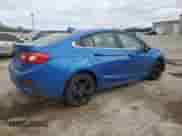 2017 Chevrolet Cruze LT z VIN 1G1BD5SM8H7196677, wystawiony jako Copart lot #84958004 z przebiegiem 103 283 mil mil oraz Szkoda całkowita • Salvage title. Historia ofert i sprzedaży dostępna na DreamBid. Obrazek 3.