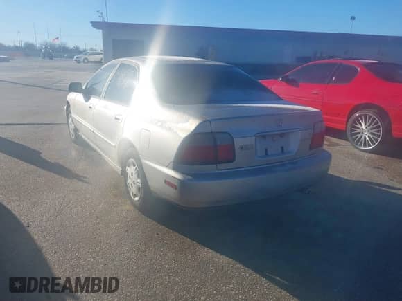 1997 Honda Accord Value с VIN 1HGCD568XVA170624, выставлен на аукционе IAAI как лот 41282210 с пробегом 191 337 миль миль и . История ставок и продаж доступна на DreamBid. Изображение 3.