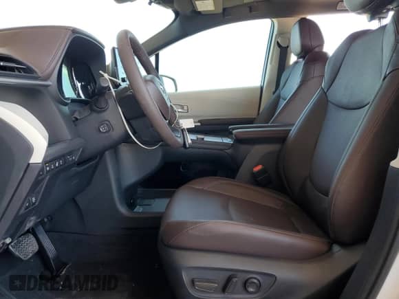 2024 Toyota Sienna Platinum с VIN 5TDERKEC3RS219958, выставлен на аукционе Copart как лот 80211315 с пробегом 1 799 миль миль и Списание • Salvage title. История ставок и продаж доступна на DreamBid. Изображение 7.