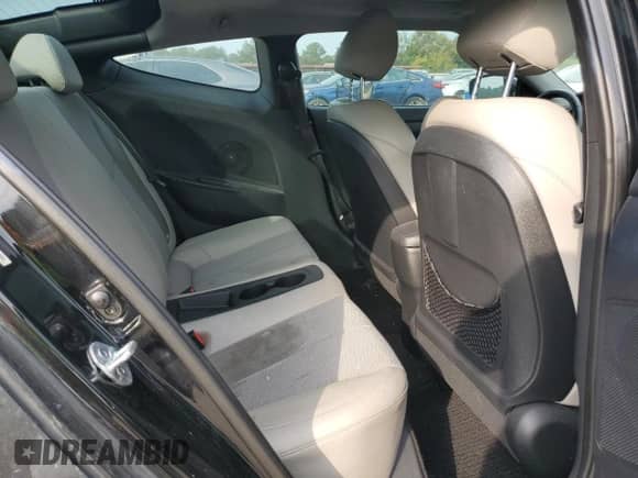 2013 Hyundai Veloster w/Gray Int z VIN KMHTC6AD9DU131253, wystawiony jako Copart lot #80507035 z przebiegiem 179 234 mil mil oraz Szkoda całkowita • Salvage title. Historia ofert i sprzedaży dostępna na DreamBid. Obrazek 10.