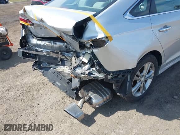 2018 Hyundai Sonata Limited with VIN 5NPE34AF3JH655216, listed as a IAAI auction lot 42005578 with 35,455 mi miles and . Bid and sale history available at DreamBid. Image 18.