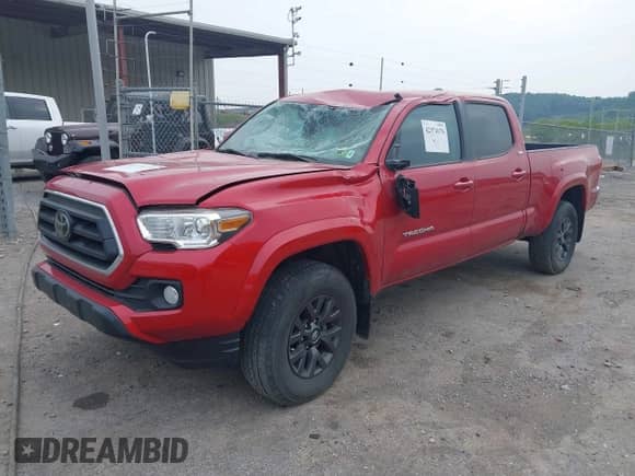 2021 Toyota Tacoma SR5 z VIN 3TYDZ5BN1MT002232, wystawiony jako IAAI lot #42374170 z przebiegiem 16 465 mil mil oraz . Historia ofert i sprzedaży dostępna na DreamBid. Obrazek 2.