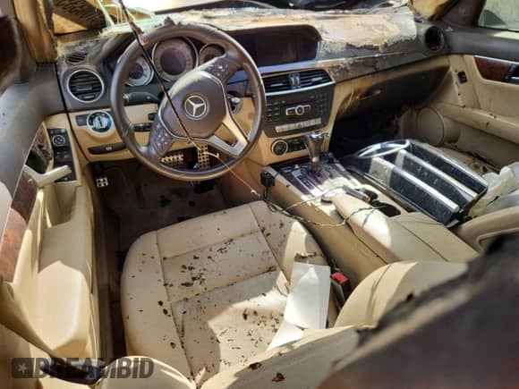 2014 Mercedes-Benz C 300 Sport with VIN WDDGF8AB7ER325152, listed as a Copart auction lot 85700335 with Not provided miles and Non repairable. Bid and sale history available at DreamBid. Image 8.