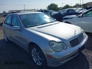 2003 Mercedes-Benz C 230 Kompressor z VIN WDBRF40J23F403676, wystawiony jako IAAI lot #40175339 z przebiegiem 16 845 mil mil oraz . Historia ofert i sprzedaży dostępna na DreamBid. Obrazek 1.