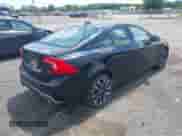 2018 Volvo S60 Dynamic с VIN YV140MTL7J2454888, выставлен на аукционе IAAI как лот 42650952 с пробегом 115 852 миль миль и . История ставок и продаж доступна на DreamBid. Изображение 4.