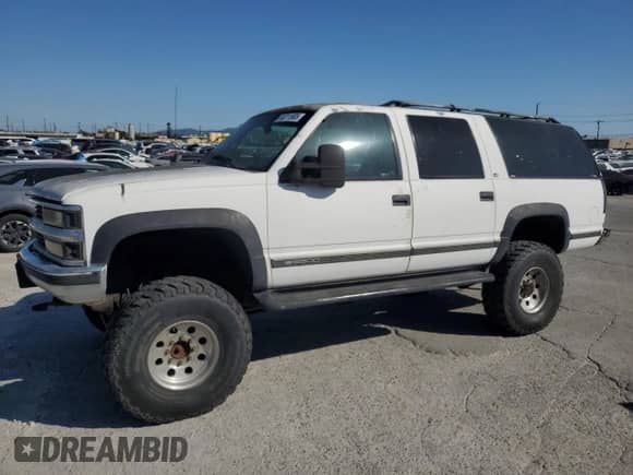 1999 Chevrolet Suburban с VIN 1GNGK26J7XJ489089, выставлен на аукционе Copart как лот 55211905 с пробегом 177 558 миль миль и Списание • Salvage title. История ставок и продаж доступна на DreamBid. Изображение 1.