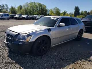 2006 Dodge Magnum R/T z VIN 2D4GV57296H252437, wystawiony jako Copart lot #70065884 z przebiegiem 243 487 mil mil oraz Szkoda całkowita • Salvage title. Historia ofert i sprzedaży dostępna na DreamBid. Obrazek 1.