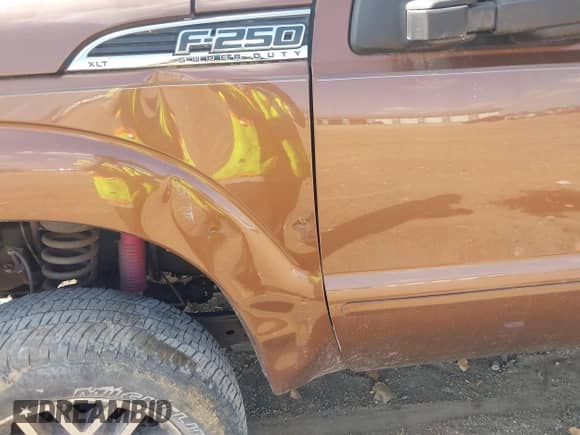 2011 Ford F-250 XL z VIN 1FT7W2BT6BEB18589, wystawiony jako IAAI lot #43122469 z przebiegiem 232 825 mil mil oraz . Historia ofert i sprzedaży dostępna na DreamBid. Obrazek 16.