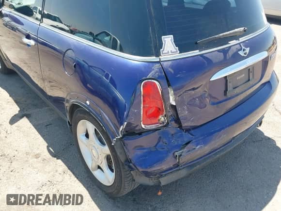 2005 MINI Hardtop с VIN WMWRC33455TJ66516, выставлен на аукционе IAAI как лот 42689294 с пробегом 224 262 миль миль и . История ставок и продаж доступна на DreamBid. Изображение 6.